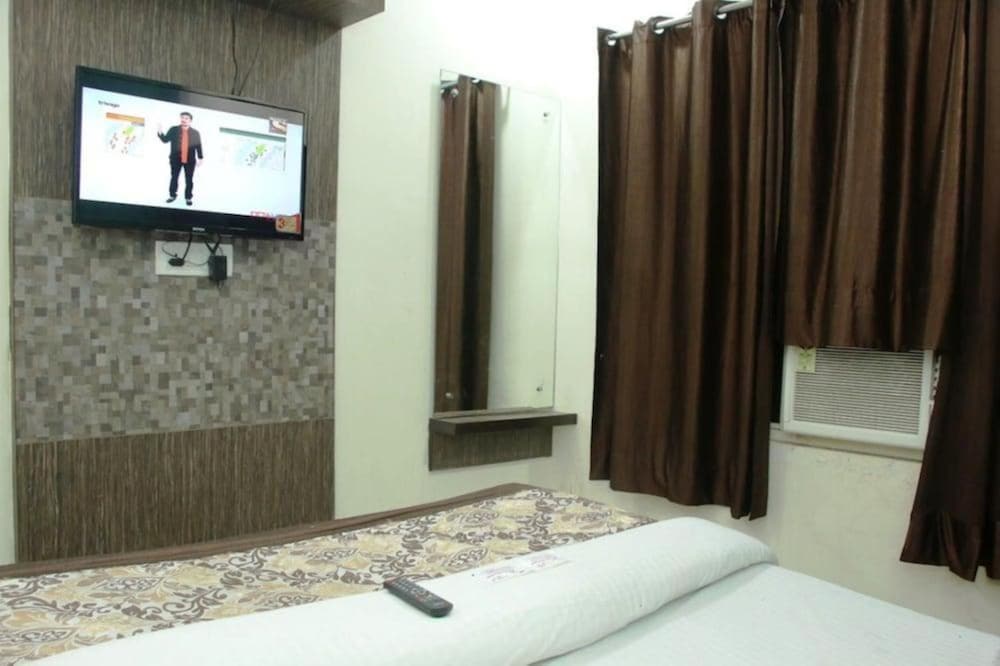 del fox hotel new delhi just a minute away from new delhi railway station and connaught place