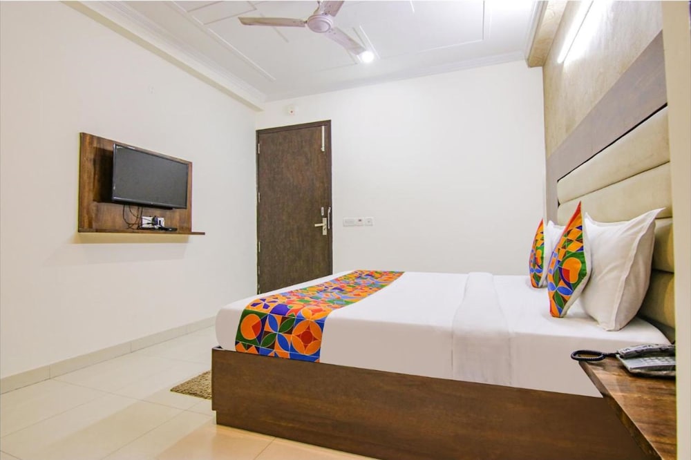 del fox hotel new delhi just a minute away from new delhi railway station and connaught place