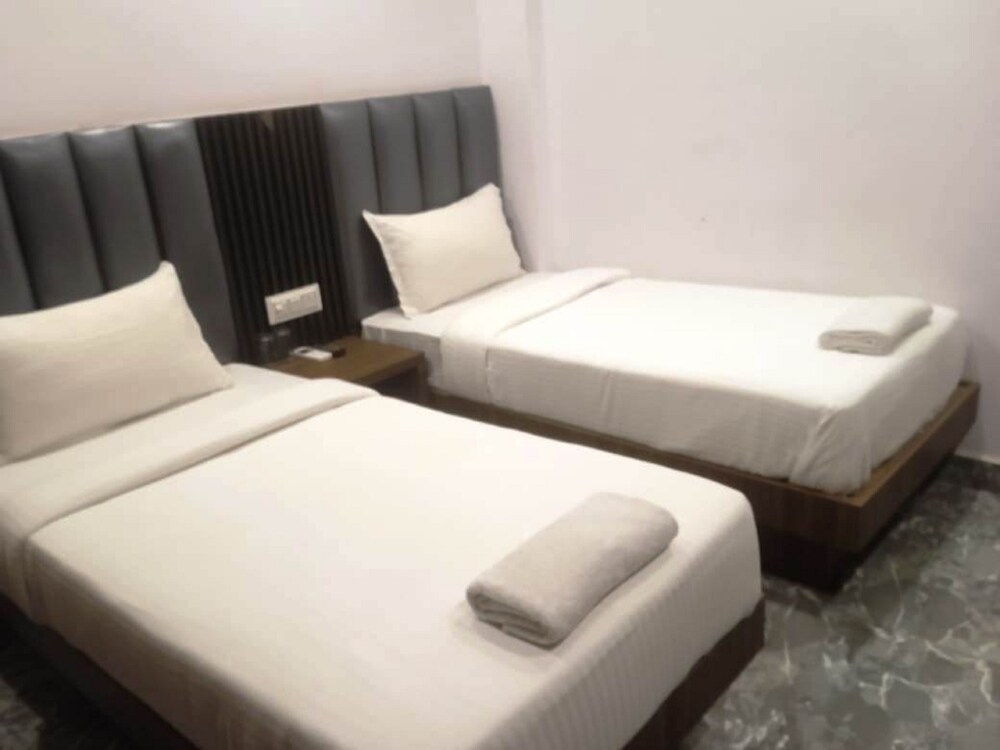 del fox hotel new delhi just a minute away from new delhi railway station and connaught place