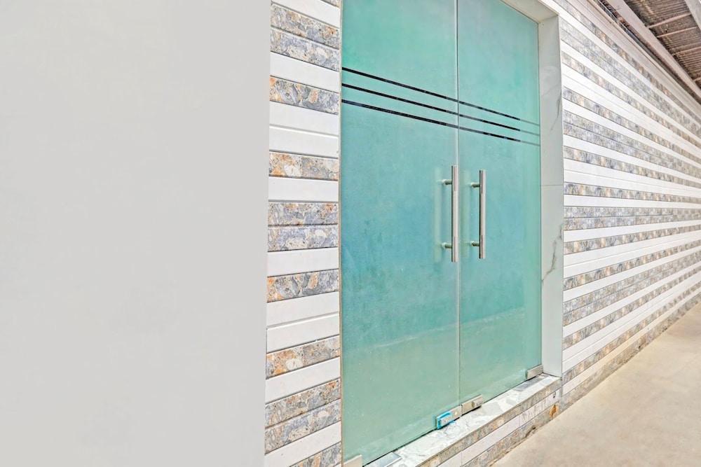 del fox hotel new delhi just a minute away from new delhi railway station and connaught place