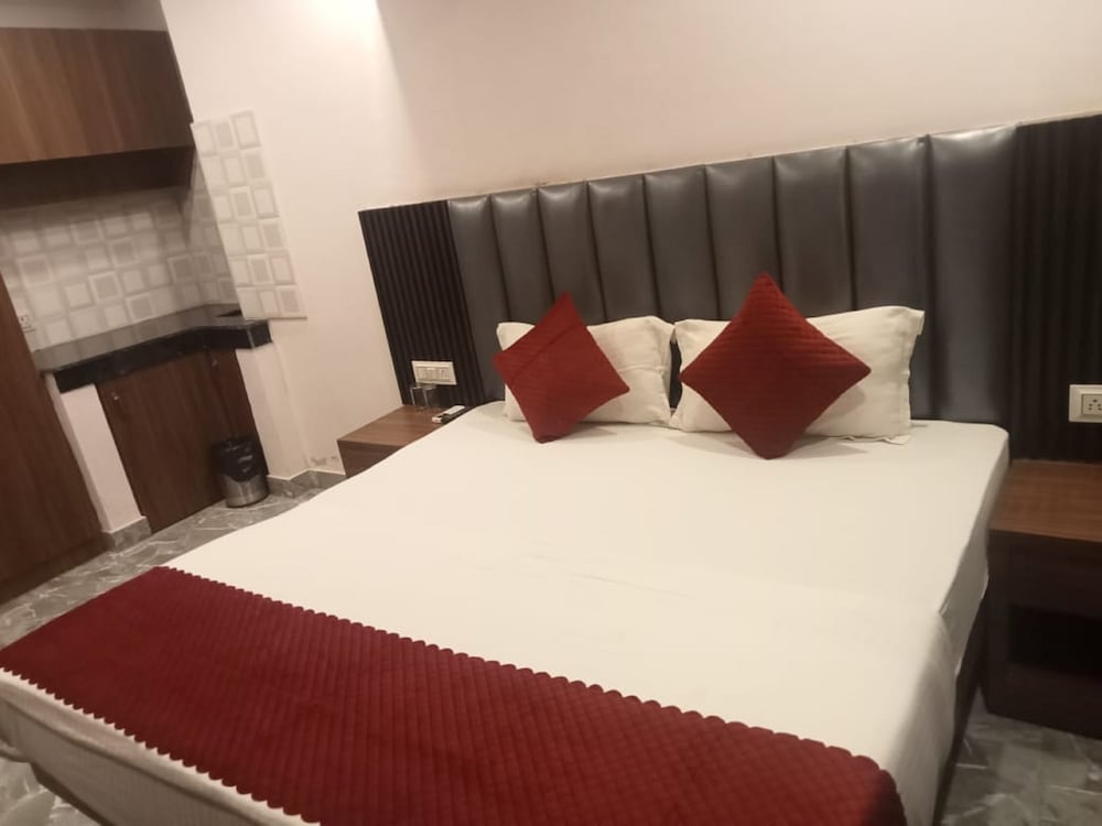 del fox hotel new delhi just a minute away from new delhi railway station and connaught place