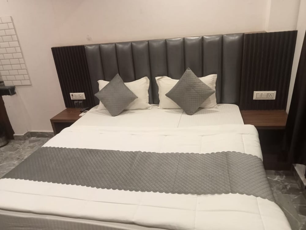 del fox hotel new delhi just a minute away from new delhi railway station and connaught place