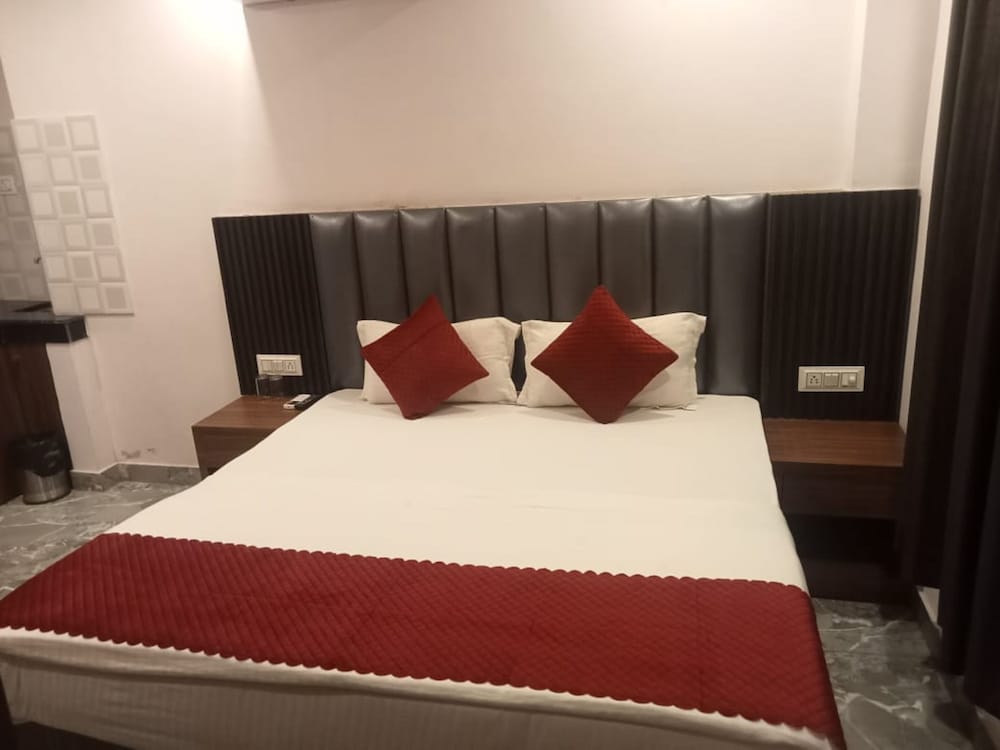 del fox hotel new delhi just a minute away from new delhi railway station and connaught place