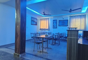 del fox hotel new delhi just a minute away from new delhi railway station and connaught place