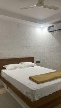 vin hotels and service apartments manyata tech park