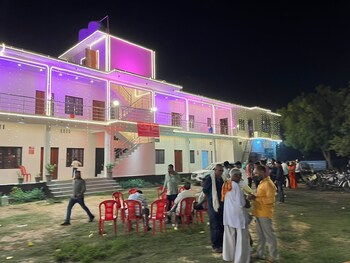 madhur kunj guest house pick and drop