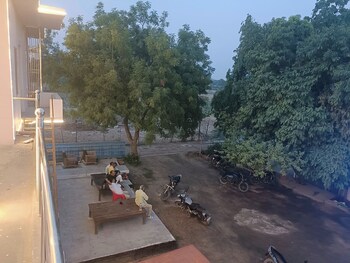 madhur kunj guest house pick and drop