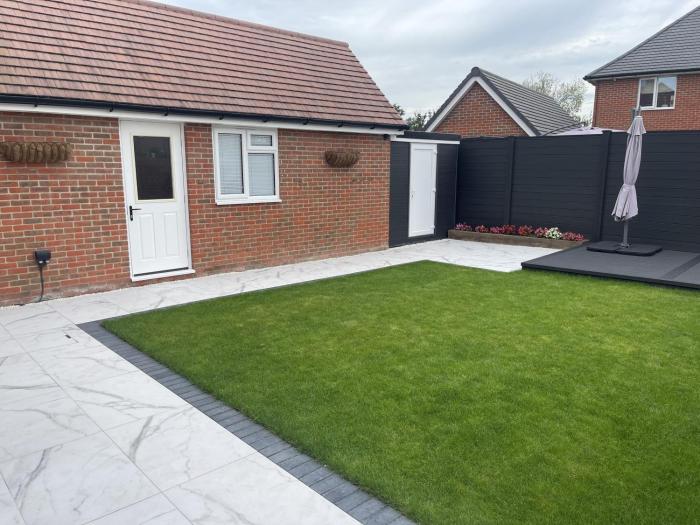 modern luxury 1bedroom ensuitebathroom garden wifi