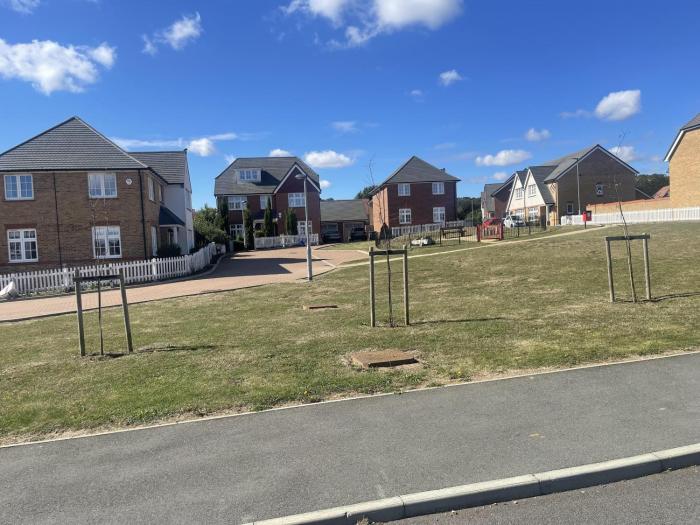 modern luxury 1bedroom ensuitebathroom garden wifi