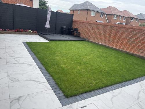 modern luxury 1bedroom ensuitebathroom garden wifi