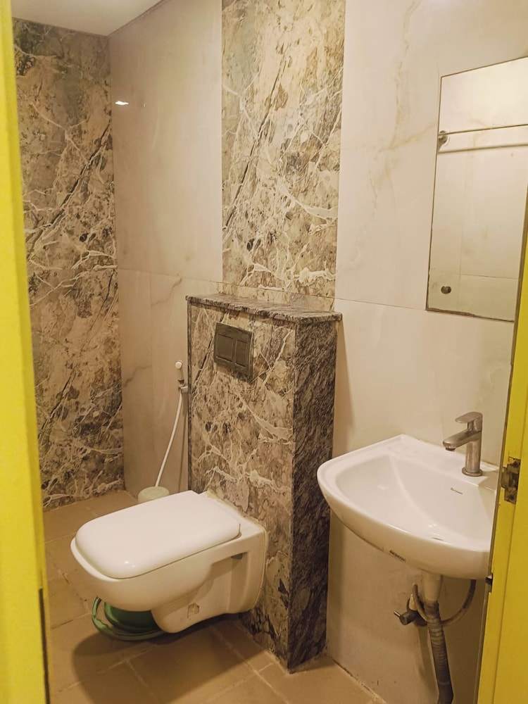 hotel royalwood premier domlur