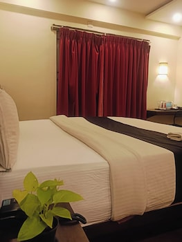 hotel royalwood premier domlur