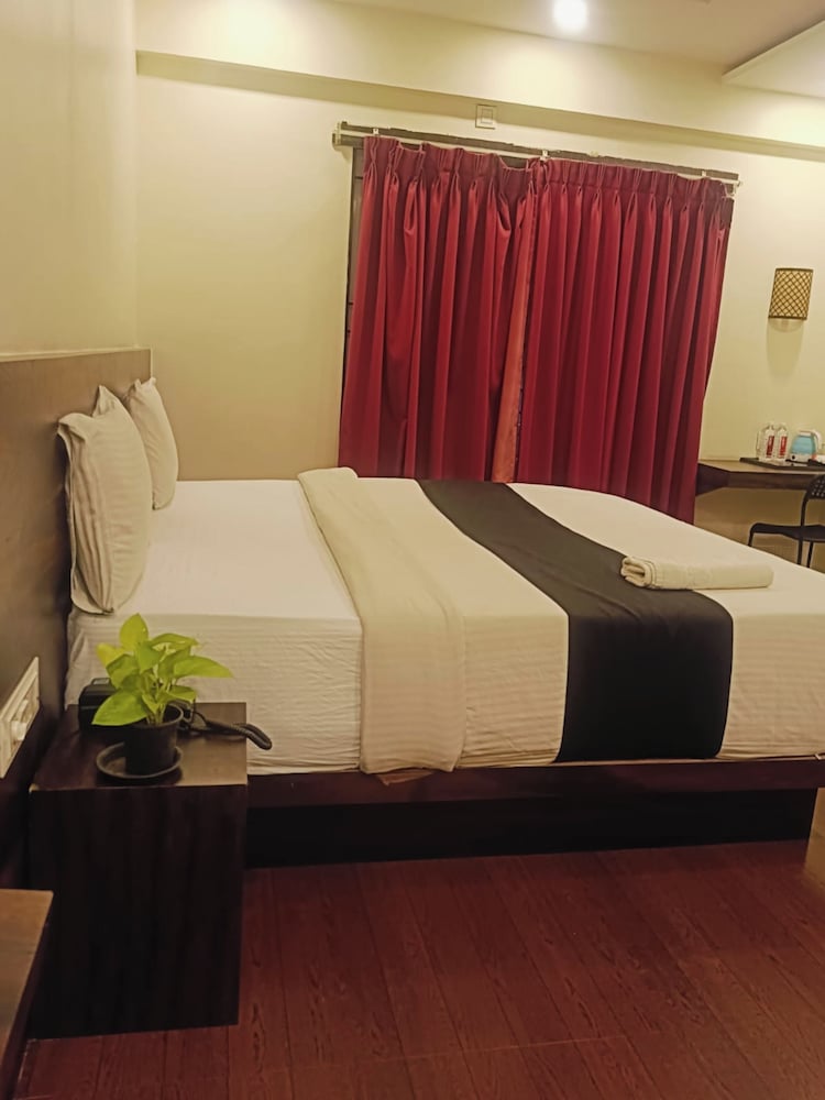hotel royalwood premier domlur