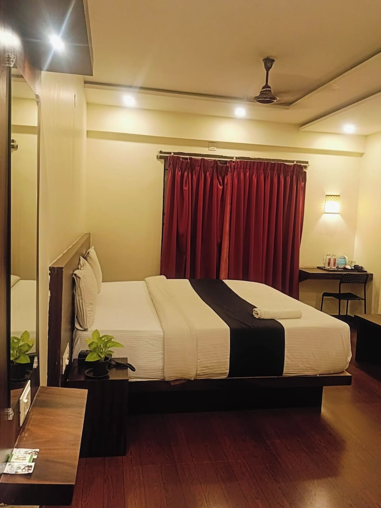 hotel royalwood premier domlur