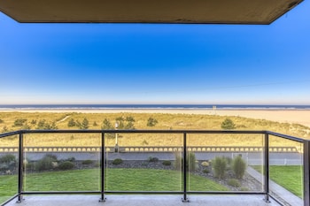The Sand & Sea Condos - Oceanfront,475 S Promenade,4 star
