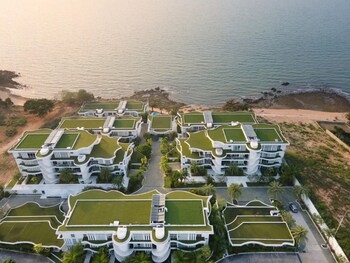 ocean beachfront smart unit