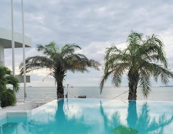 ocean beachfront smart unit