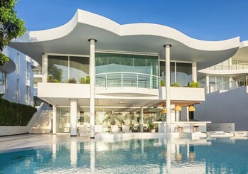 Ocean Beachfront Smart Unit,,3 star