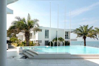 ocean beachfront smart unit