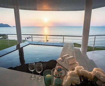 ocean beachfront smart unit