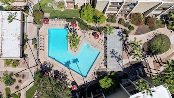 Primo Scottsdale Location W Heated Pool,7625 E Camelback Rd,2 star