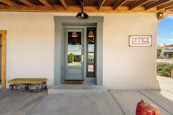 Inn History Tombstone,502 E Fremont St,2 star