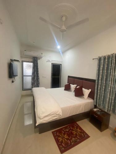 Osho Cottage,,3 star