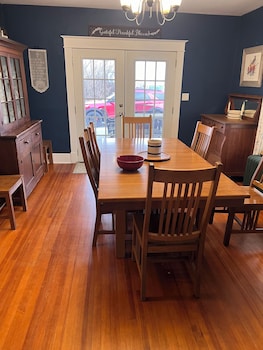 Hudson House Bed And Breakfast,332 W Fairview Rd,3 star
