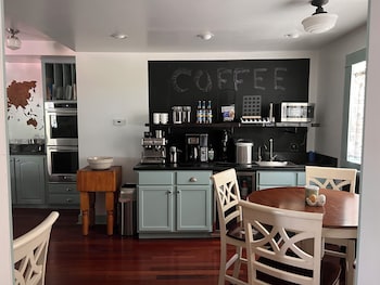 Hudson House Bed And Breakfast,332 W Fairview Rd,3 star