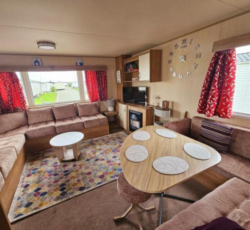 3 Bed Standard Caravan Robinhood,,2 star