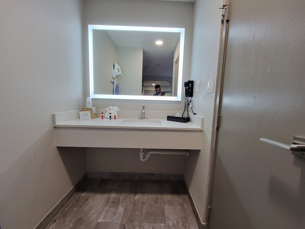 Days Inn By Wyndham Ruidoso Downs,Ruidoso>>Nogal,2 star