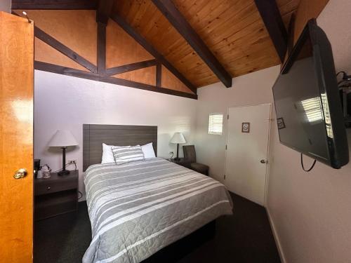 Lee Vining Motel,,2 star