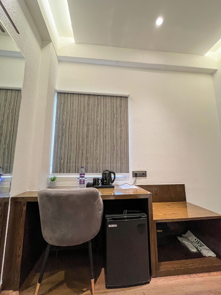 wishotel premier parth residency