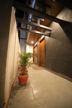 saroj villa