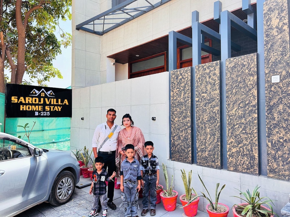 saroj villa