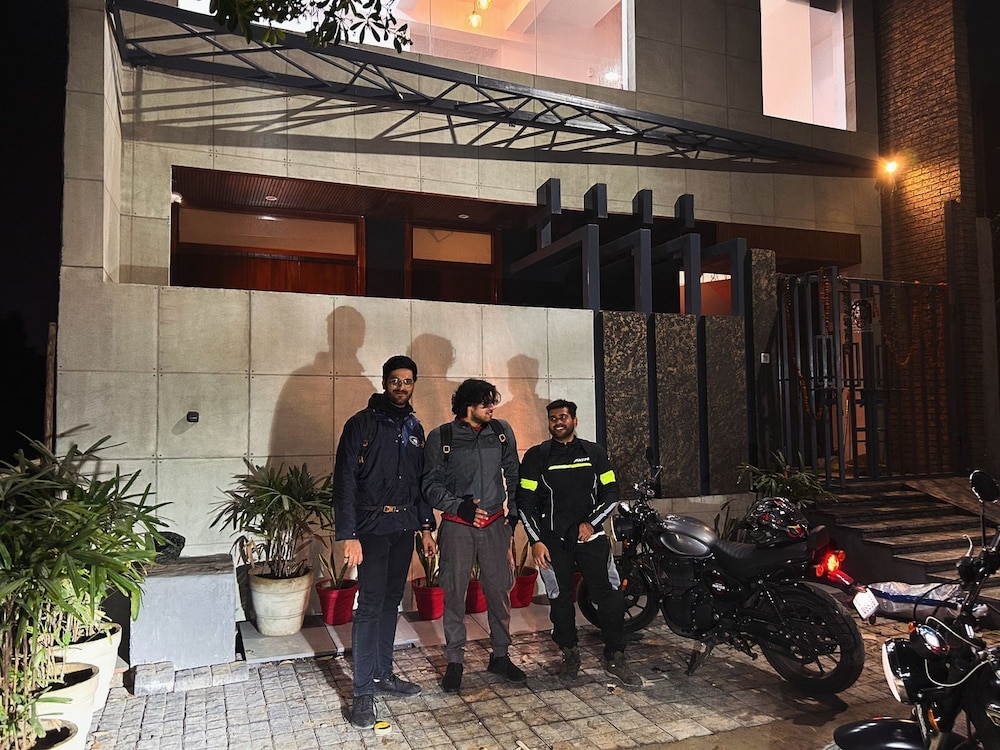 saroj villa