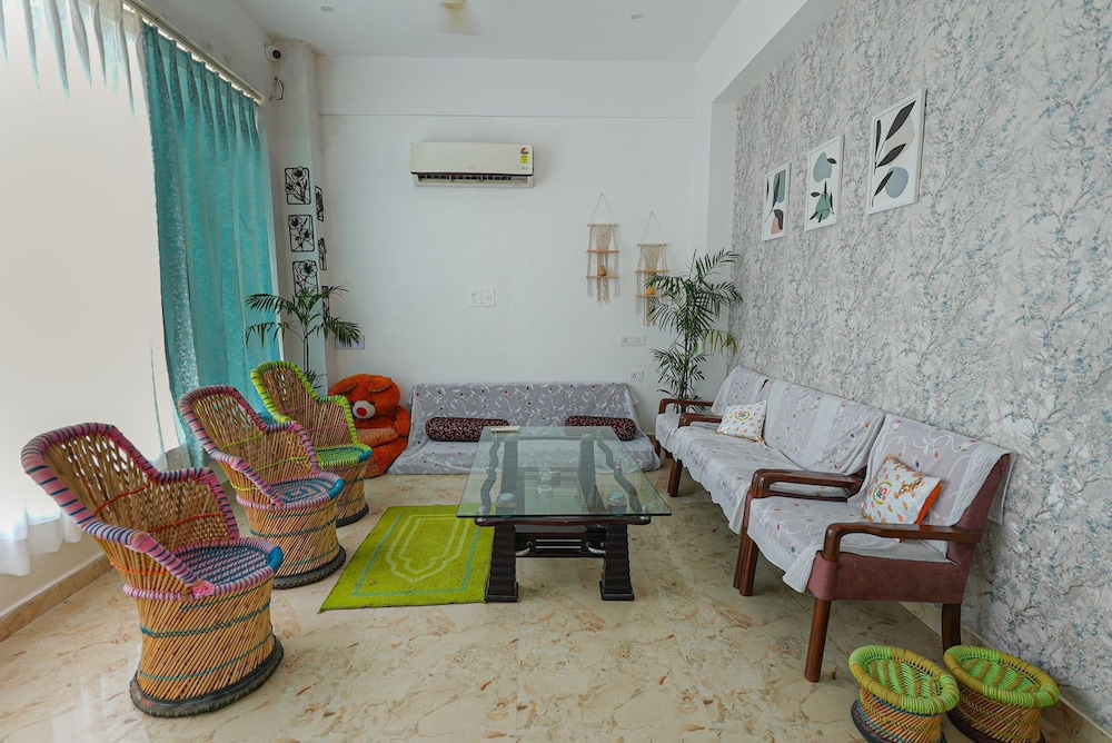 saroj villa