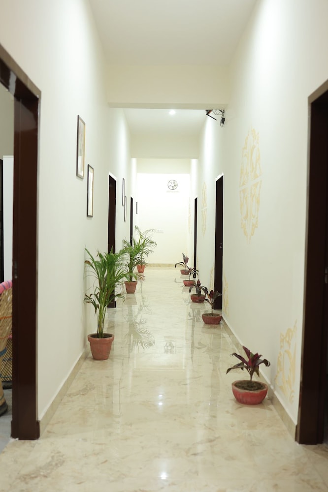 saroj villa