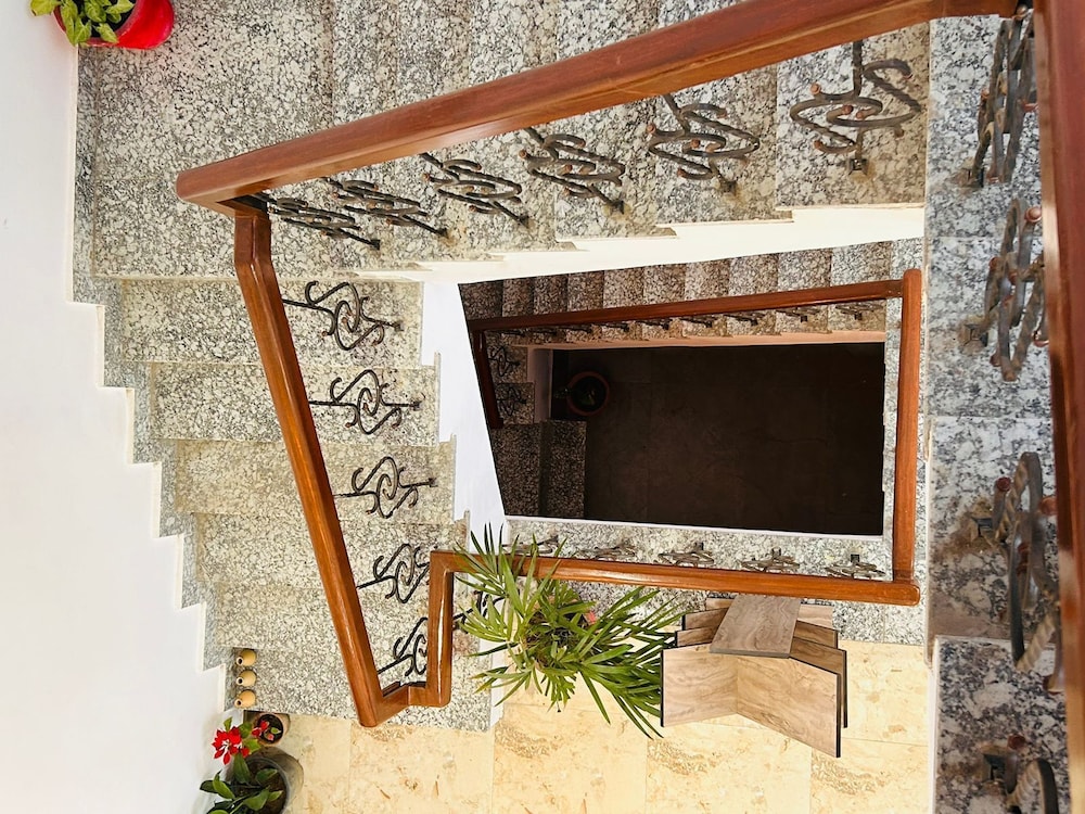 saroj villa