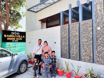 saroj villa
