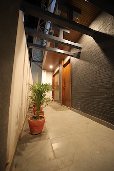 saroj villa