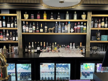 High Corner Hotel,,2 star