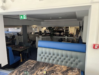 High Corner Hotel,,2 star