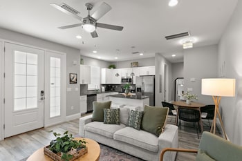 Canopy Cove Stunning 2Br Apt Heart Of Downtown,101 2Nd Ave N Safety Harbor Fl 34695 Usa,2 star