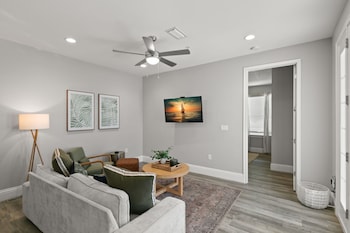 Canopy Cove Stunning 2Br Apt Heart Of Downtown,101 2Nd Ave N Safety Harbor Fl 34695 Usa,2 star