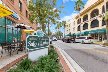New Canopy Cabana Luxury Downtown Apt,101 2Nd Ave N Safety Harbor Fl 34695 Usa,2 star