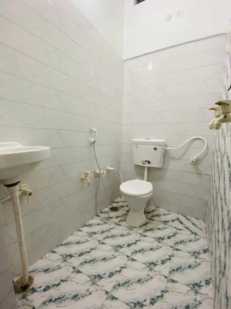 dhanwantri niwas guest house by grb