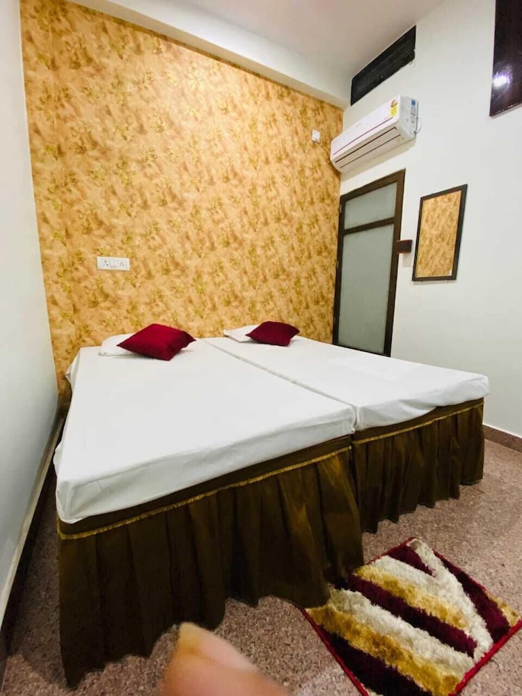 dhanwantri niwas guest house by grb