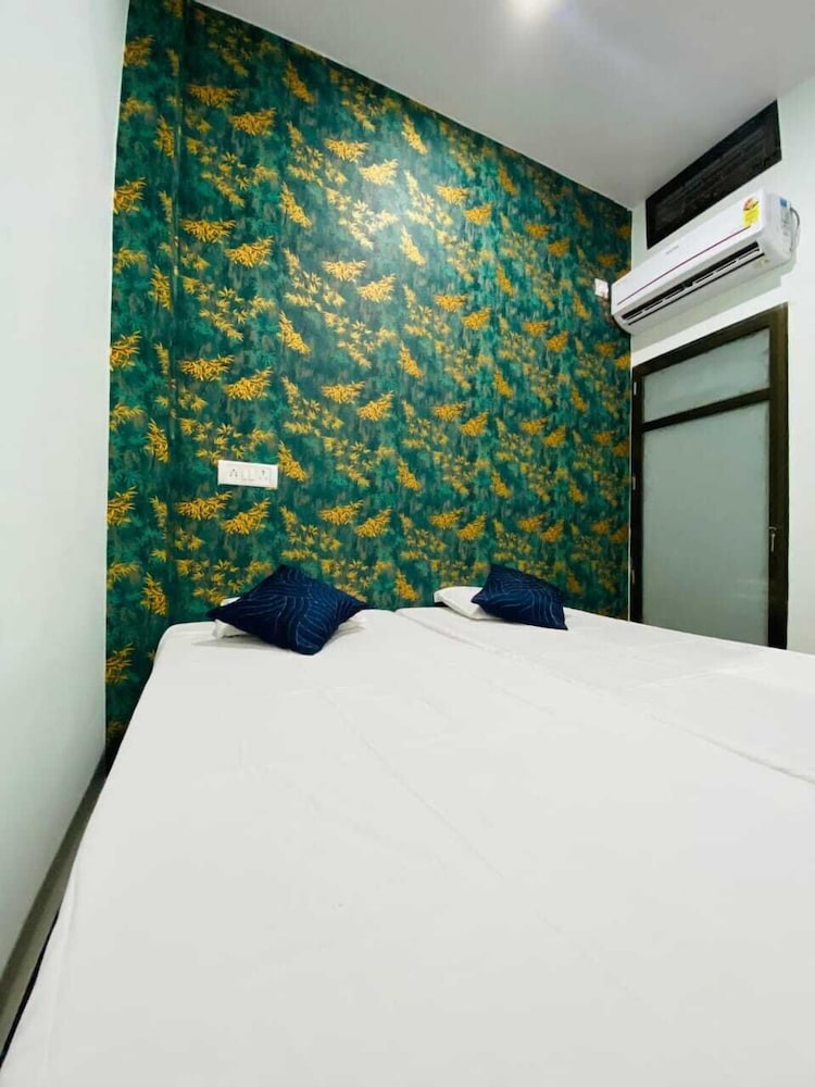 dhanwantri niwas guest house by grb