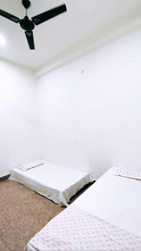 dhanwantri niwas guest house by grb